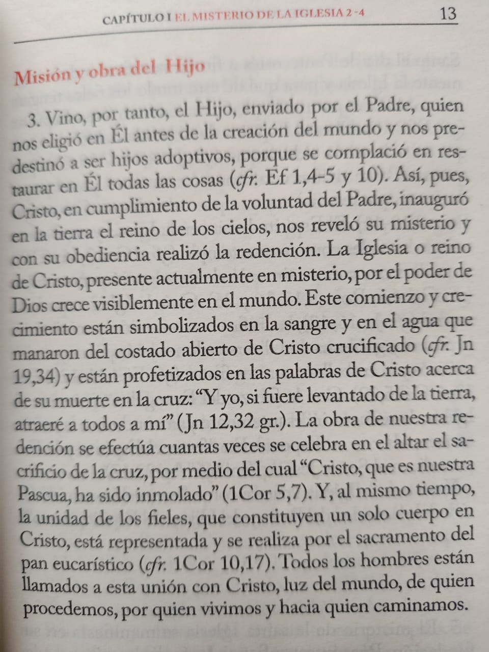 Libro del Concilio Vaticano II abierto en Lumen Gentium 1:3